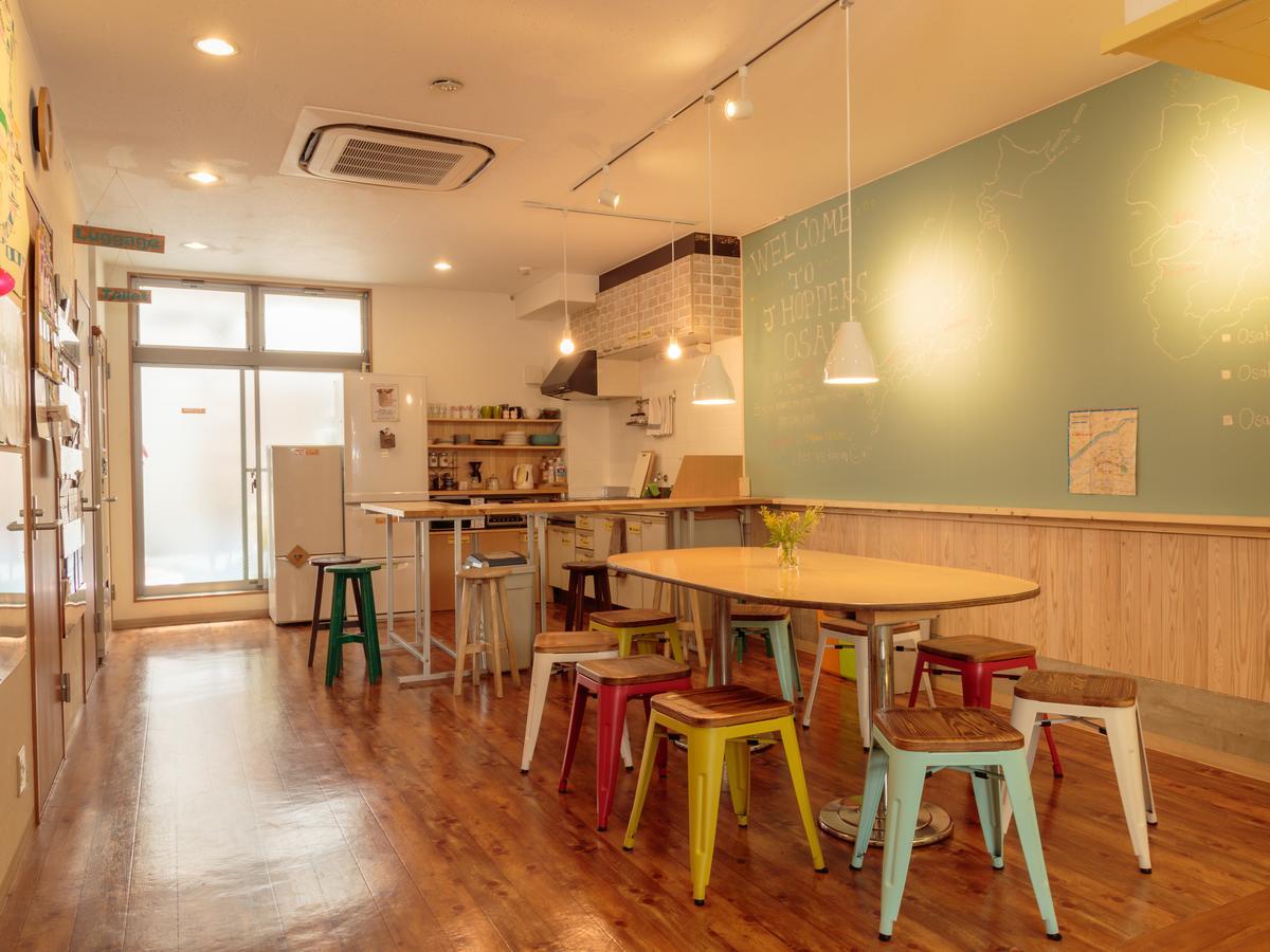 J-Hoppers Osaka Guesthouse Bagian luar foto