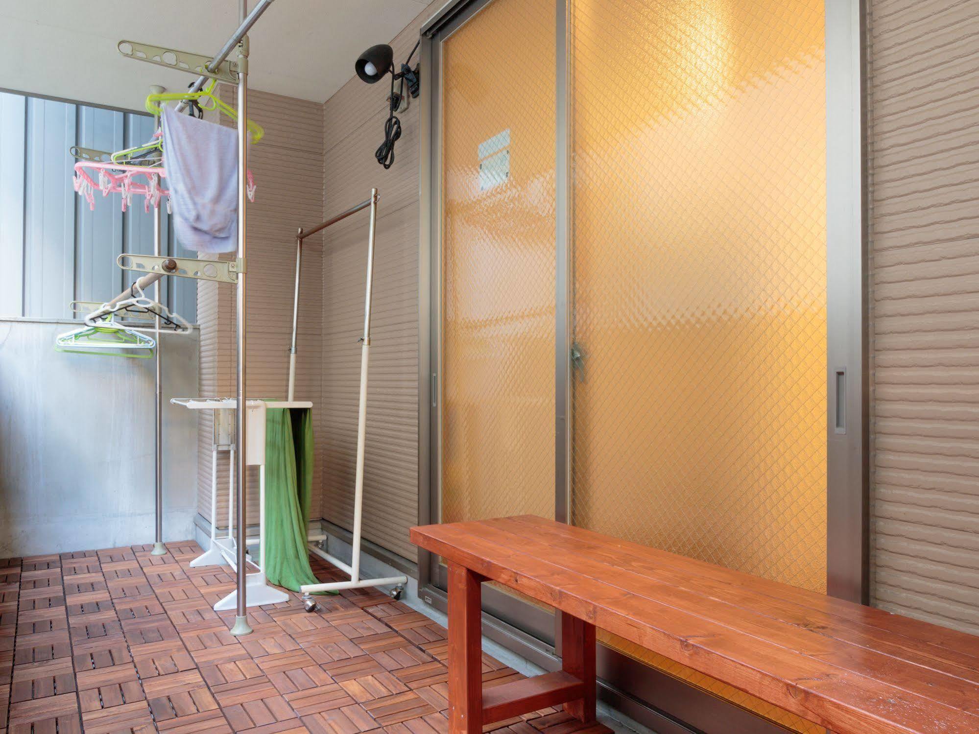 J-Hoppers Osaka Guesthouse Bagian luar foto