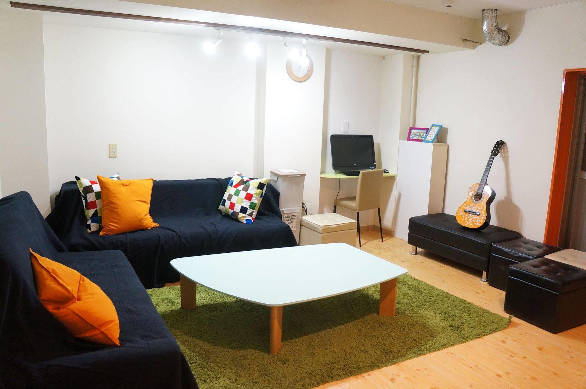J-Hoppers Osaka Guesthouse Bagian luar foto