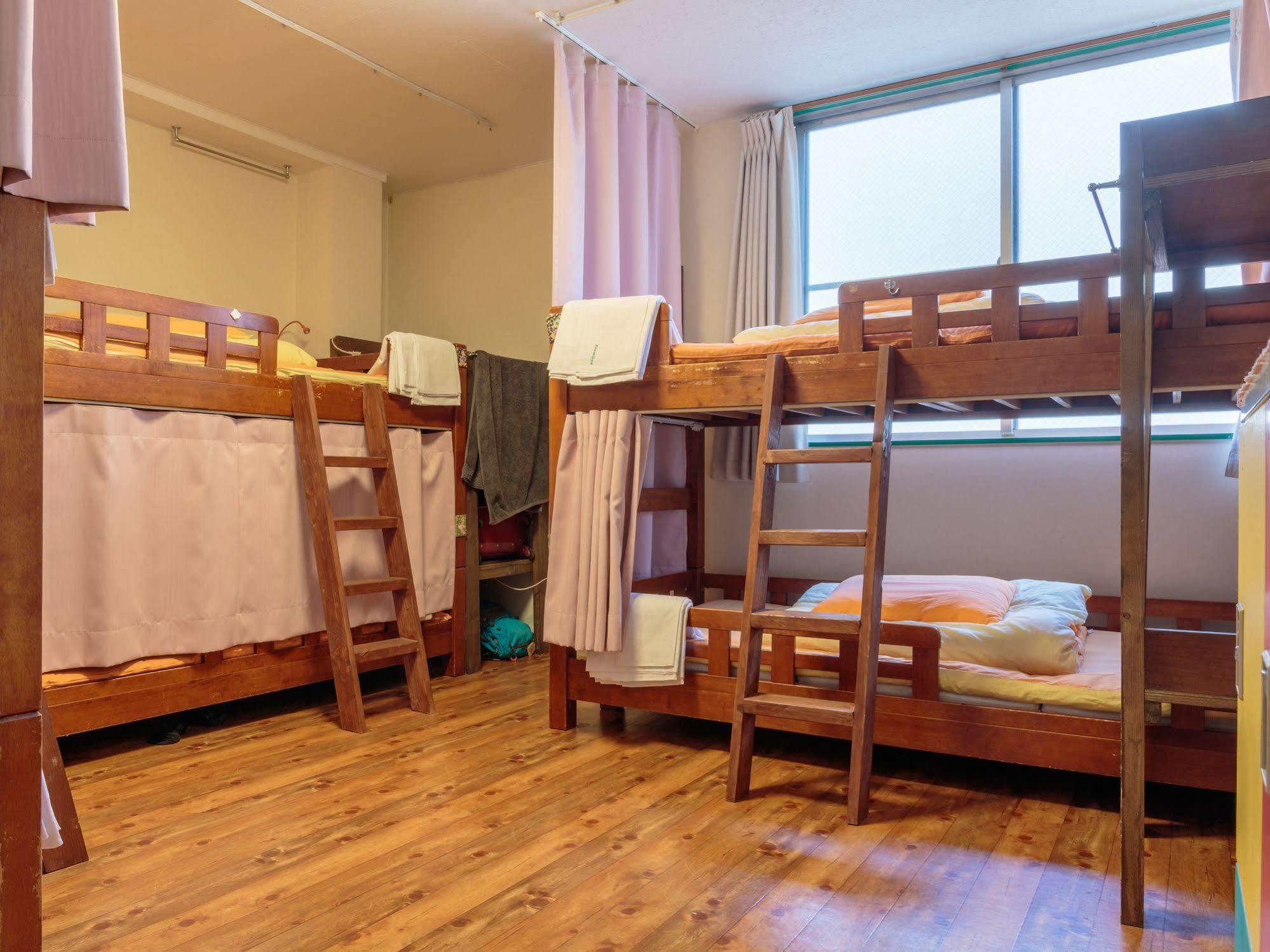 J-Hoppers Osaka Guesthouse Bagian luar foto