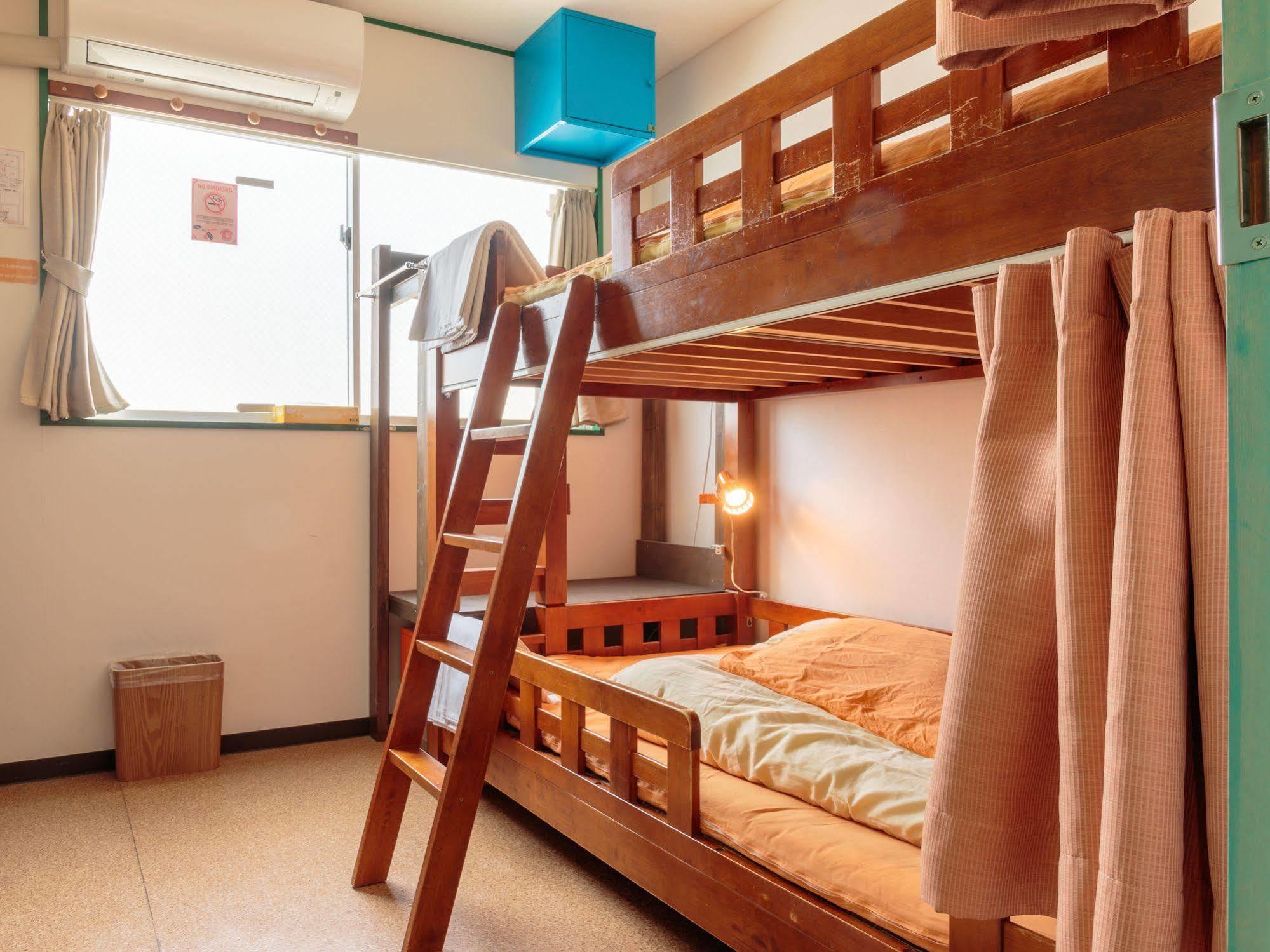 J-Hoppers Osaka Guesthouse Bagian luar foto